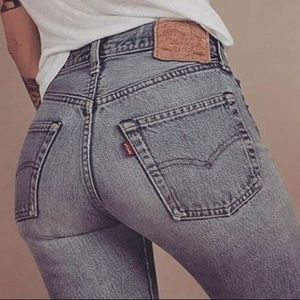 !!LOOKING FOR LEVIS JEANS 501 VINTAGE to buy!!